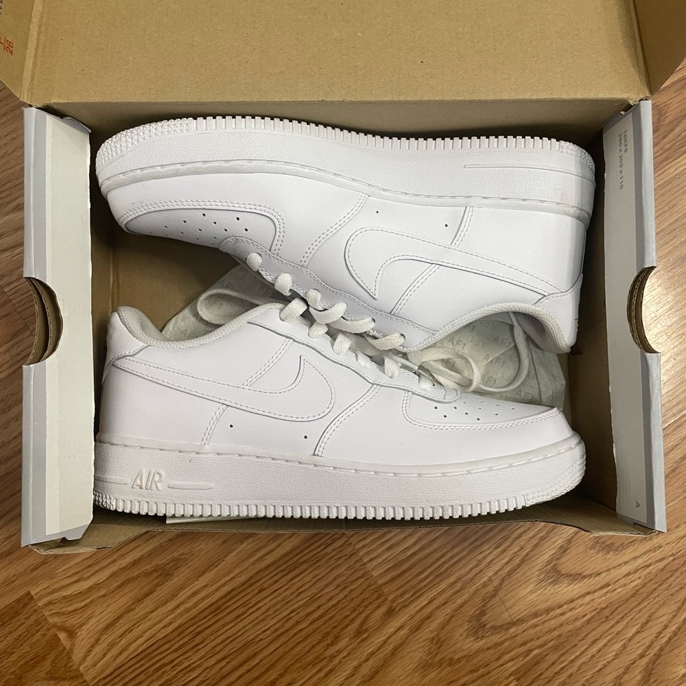 WHITE AIR FORCE ONES